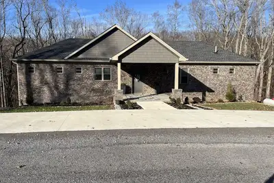 Image de Spacious 5/3 Screened Porch And Patio, Lake View