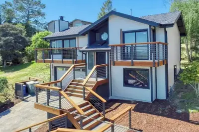 Image de Fully Renovated with Views of the Mountains and Spa!