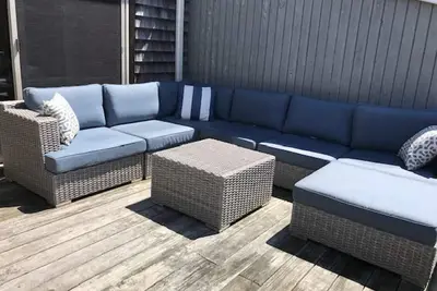 Image de Enjoy beautiful Madaket beaches and sunsets, close to popular island restaurant!