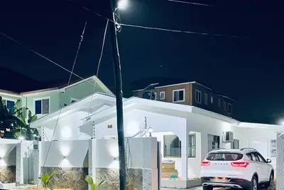 Image de Entire 2 bedroom private house with Netflix + Ps4 + Solar power back up system.