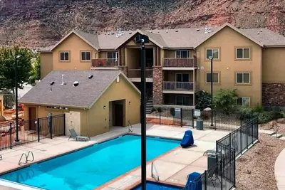Image de Ground Floor Redcliff Condo
