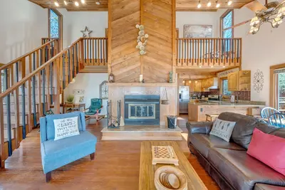 Image de Lakefront with private dock, & Fire pit