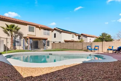 Image de Spacious 4 bedroom home with pool