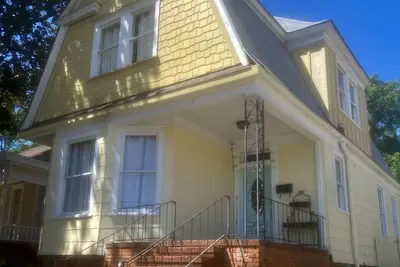 Image de Adorable 1899 historic “The Butter Bean Lady” storybook home