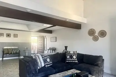 Bright, Beautiful Uptown Phoenix Townhome