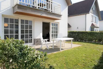 Image de Manoir A0 - Appartement lumineux de 2 chambres à coucher avec jardin ensoleillé et terrasse