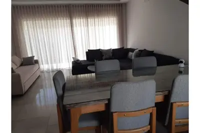 Image de villa toute neuve avec piscine, haut standing, vue sur mer