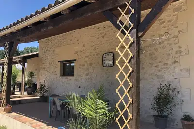 Image de Maison tranquille et confortable avec piscine