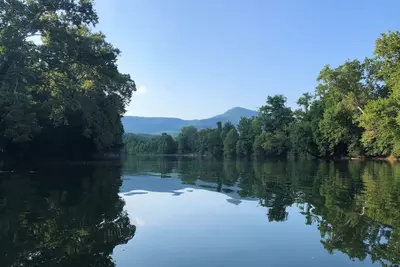 Image de Riverfront Cabin! Farm, Kayaks, Campfires & Trail