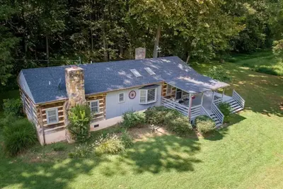 Image de Riverfront Cabin! Farm, Kayaks, Campfires & Trail
