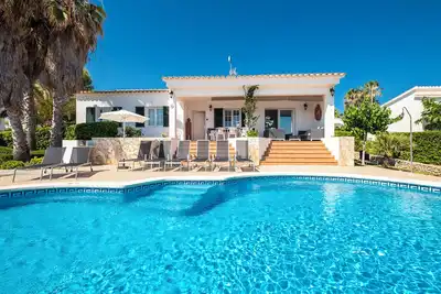 Image de Villa 'Bini Vent' avec vue sur la mer, Wi-Fi et climatisation.