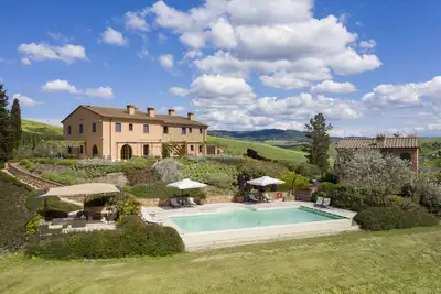 Image de GÎTE De Luxe Avec Vue Panoramique, Voisin Direct D'Un Golf CÉLÈBRE! (Moraiolo)