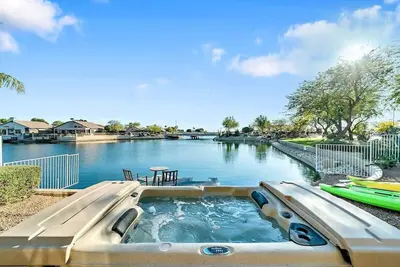 Image de Lakefront Oasis, HotTub, Kayaks, Game Room