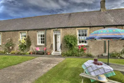 Image de Stunning views over open farmland with sheep outside your window