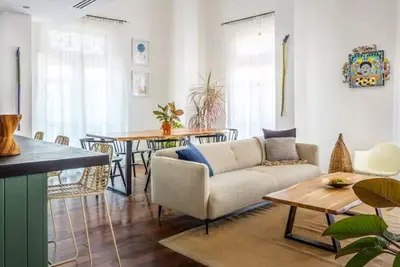 w* | Prestigious 2br in Casco Viejo