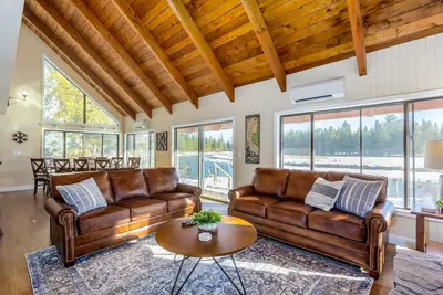 Image de Ecli20 - River Front Home on the Deschutes, Pool Table