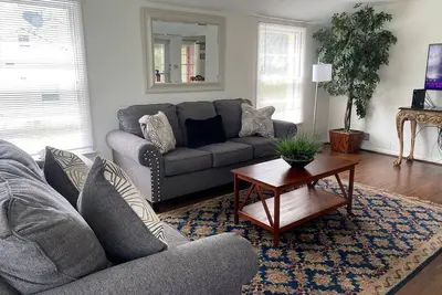 Image de Private 4 Bdrm- 2 Baths house, 5 Miles from Downtown #7 ❤️