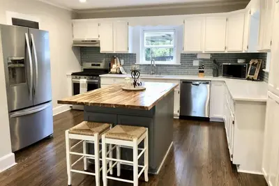 Image de Remodeled 4 Bedroom 2 Bath Augusta National Home