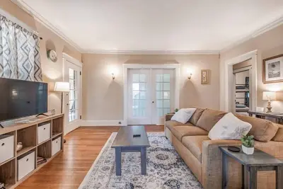 Image de Beautiful Brick Patio, Top Unit- Bluemoon Bungalow