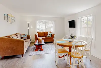 Image de Dog-friendly home with washer/dryer & free WiFi - half mile to hiking & zoo