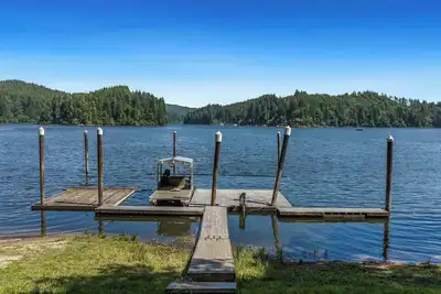 Image de Welcome to The Ultimate Lakefront Villa!