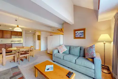 Image de 5th-floor mountain-view condo, easy access to the slopes free shuttle or walk