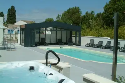 Image de 200m de l'océan, villa \"Madame\" dans résidence avec piscine. . . : Les Thalassiles