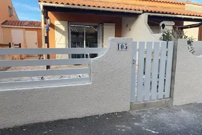 Image de Maison cosy a 200 mètres de la mer avec extérieur et parking privé