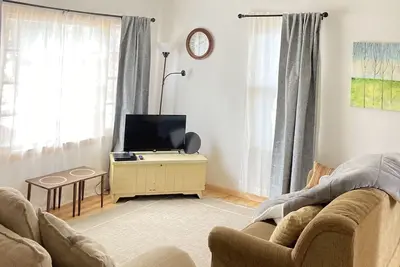 Image de Cozy 2br Mid Modern home in the Heart of Chisholm Mn, homey, vintage stay.