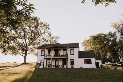 Image de Renovated 4-bedroom Farmhouse