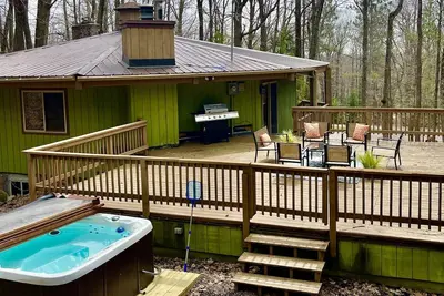 Image de Unique Octagon Ski Lodge in heart of Rib Mountain State Park with hot tub