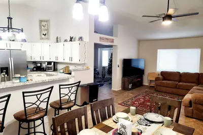 Image de Superbowl Rental Mins From Stadium And Entertainment District