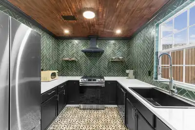 Image de Luxury Boho Highland Park Townhouse