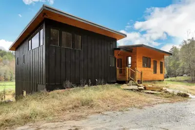 Image de Ellijay Creek Front Modern Cabin on 7 Acres