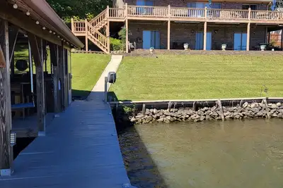 Image de Amazing Home Lake Front in Eatonton. You will only be 100 feet from the water.