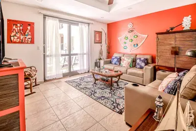 Image de 1st-floor apt with fast WiFi, patio, grill, outdoor pools, pool spa, beach views