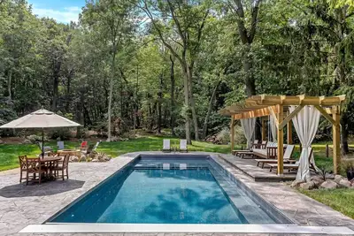 Image de Luxe Family Retreat• Heated Pool, Hot Tub, Near Beach• Perfect Year Round Space