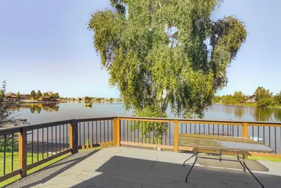 Image de Lakefront Fairbanks Home w/ Private Beach!