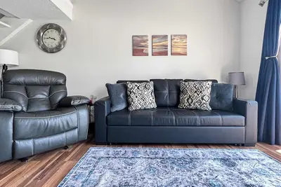 Image de 237 Beautiful deck view, close to strip and Marina