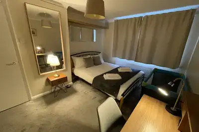 Image de Cousy West London flat with King size bed and parking