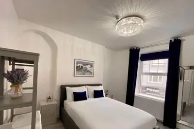Image de 200m to Ocean, High Spec Town Centre Entire Flat, 3 Bedrooms, TVs All Rooms