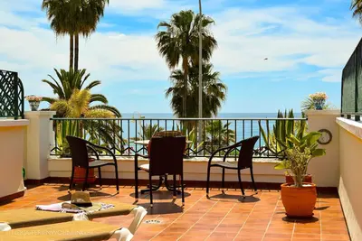 Image de First line of beach, comfortable apartment overlooking Playa Burriana bay