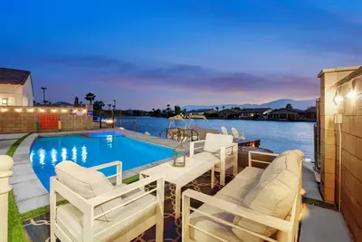 Image de All Inclusive-2 Luxury Lake Villa- Superior Game Room