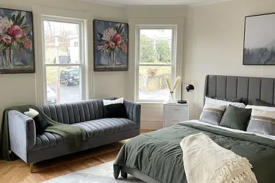 Image de Modern and Spacious Lowell Home w/ Private Parking