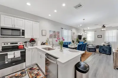 Image de Beautiful Home, Close to Everything, Fenced Yard, Pets Welcome