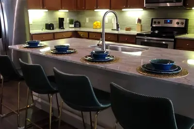 Image de Tropical Loft is located in the Houston Downtown area