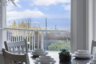 Image de Entire Villa! Ocean view, Hot Tub, Center location! 4 mins to beach front!