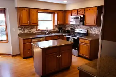 Image de Nice large and comfortable home in perfect location!