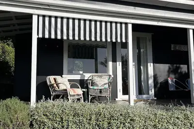 Image de Rosie's cottage in Stanmore Bay, a short walk to beach with a great seaview.