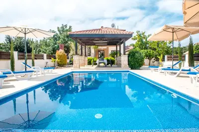 Villa Kallizoni, 4 bed With Private Pool